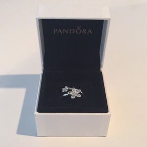 PANDORA Dazzling daisies Ring, clear CZ New in box